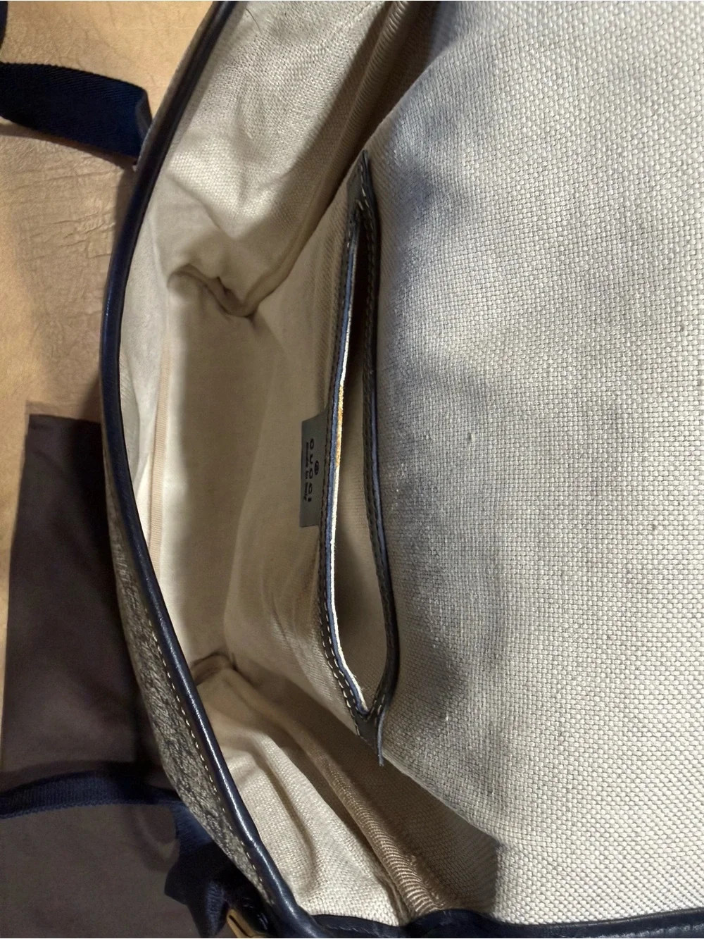 Gucci crossbody gg